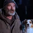Un senzatetto e il suo cane sentono un urlo: quello che succede dopo cambia la sua vita per sempre!